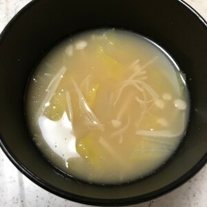 エノキと白菜の味噌汁